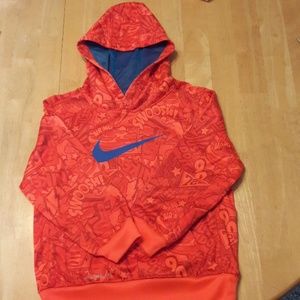 Boys Nike Therma fit size 6 hoodie.